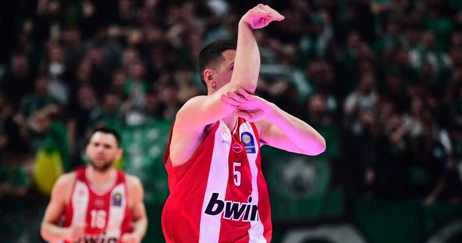 Ο Λαρεντζάκης δε μένει πια στον Ολυμπιακό: Top 5 “ερυθρόλευκα” χτυπήματα της “Κόμπρας” (videos)