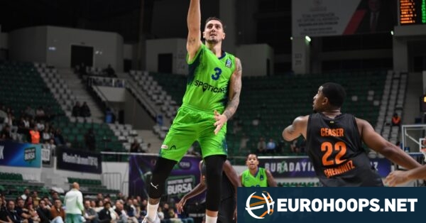 TOFAŞ Körfes Basket maçından bir an