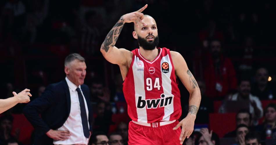 Evan-Fournier-Olympiacos-Fenerbahce-career-high