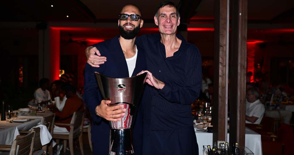Evan-Fournier-Giorgos-Bartzokas-Olympiacos-EuroLeague-trophy