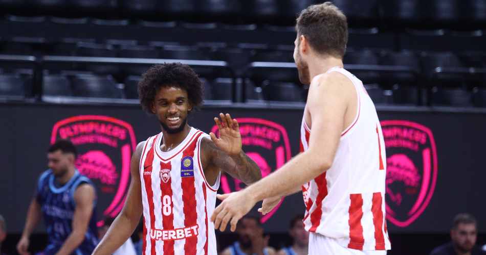 Jean-Montero-Sasha-Vezenkov-Olympiacos-Kolossos-hyped