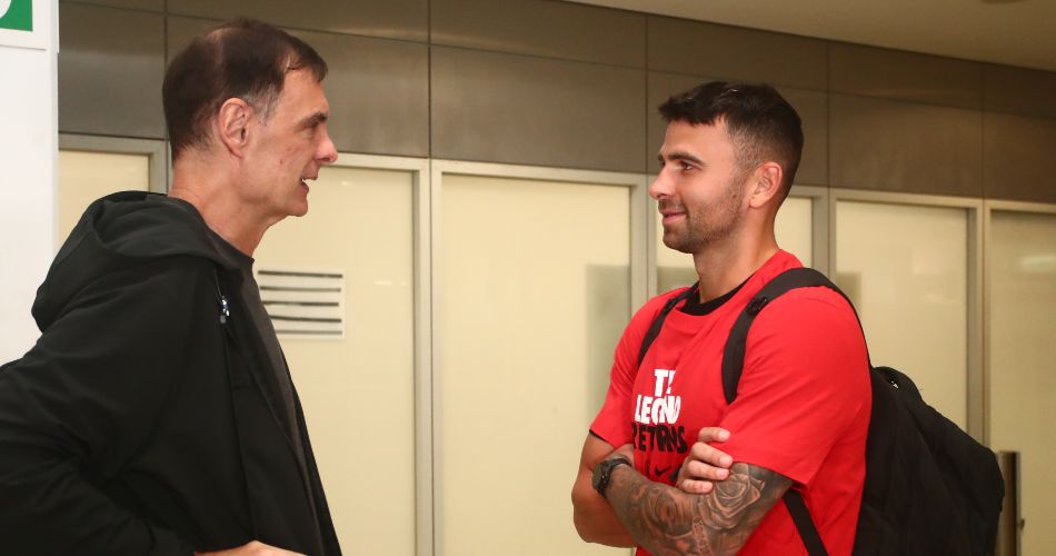 Giorgos-Bartzokas-John-Konchar-Olympiacos-airport(2)
