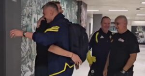 diamantidis-saras-hug