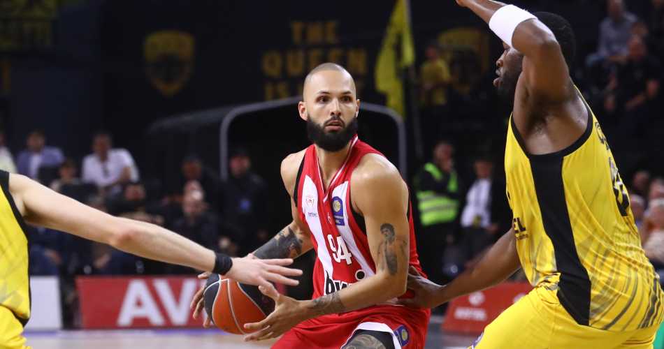 Evan-Fournier-AEK-Olympiacos